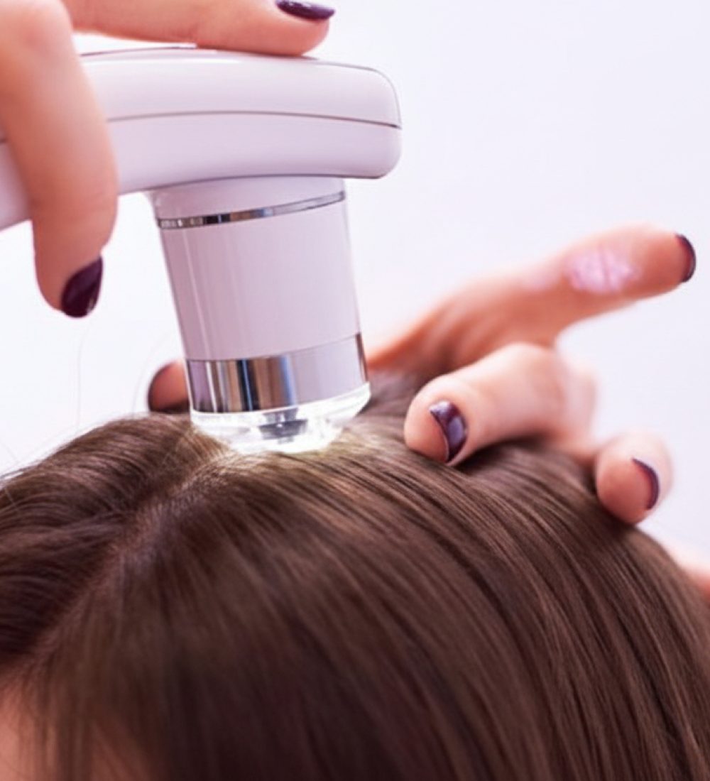 freepik__img1-medical-hair-analysis-device-near-roots-polis__67021